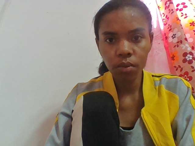 Emelie1a live cam on BongaCams