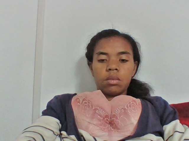 Emelie1a live cam on BongaCams