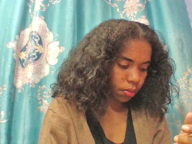 Emelie1a live cam on BongaCams