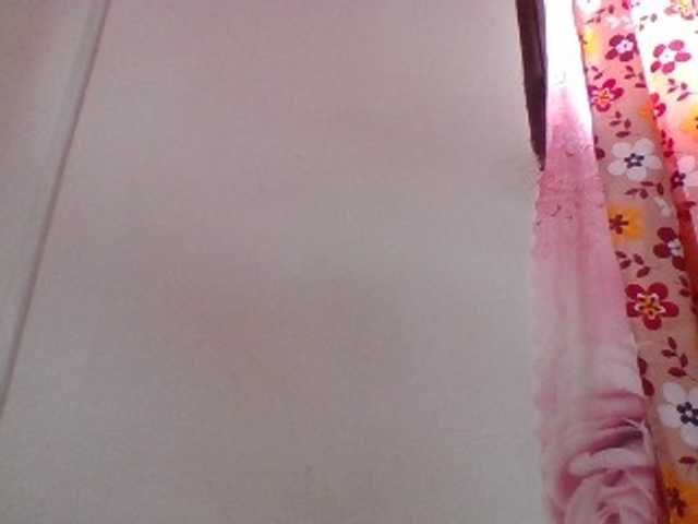 Emelie1a live cam on BongaCams