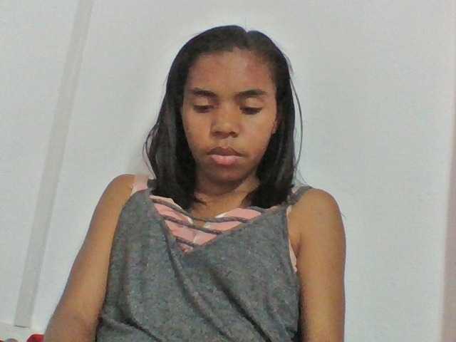 Emelie1a live cam on BongaCams