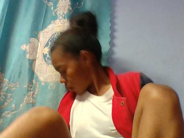 Emelie1a live cam on BongaCams