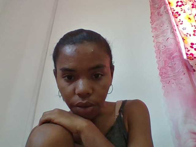 Emelie1a live cam on BongaCams