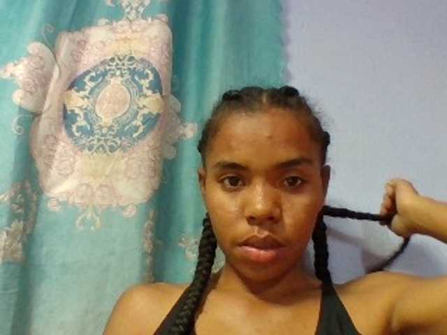 Emelie1a live cam on BongaCams