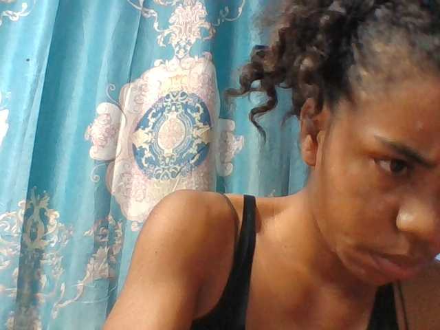 Emelie1a live cam on BongaCams