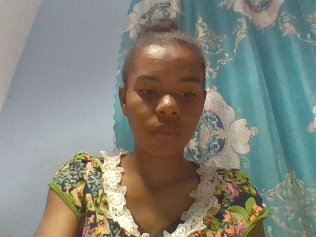 Emelie1a live cam on BongaCams