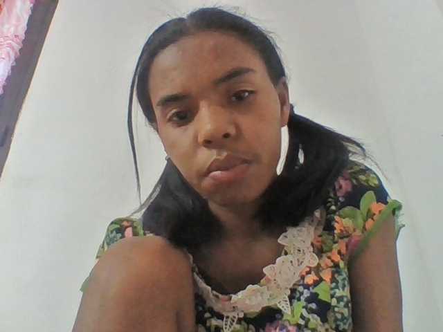 Emelie1a live cam on BongaCams