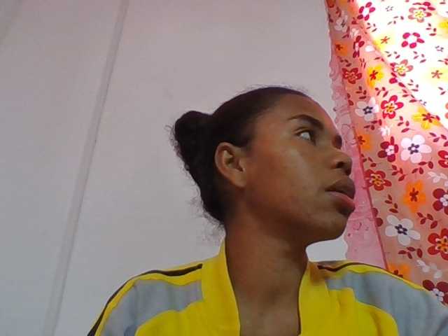 Emelie1a live cam on BongaCams