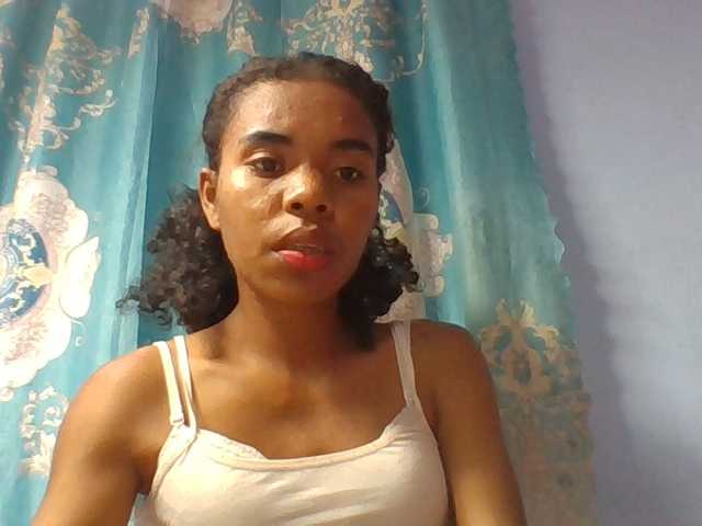 Emelie1a live cam on BongaCams