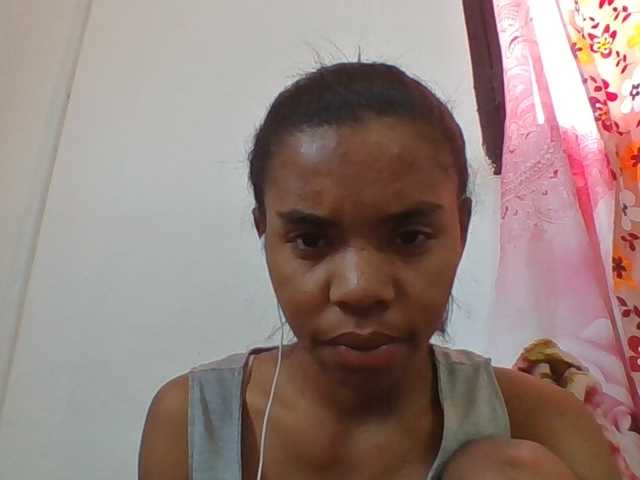 Emelie1a live cam on BongaCams