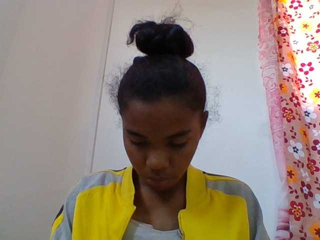 Emelie1a live cam on BongaCams