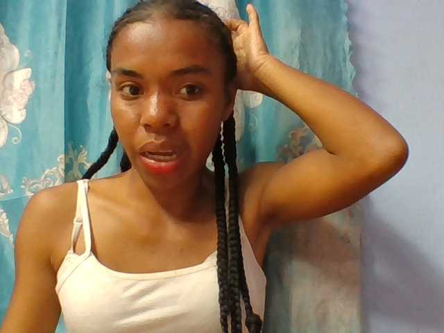 Emelie1a live cam on BongaCams