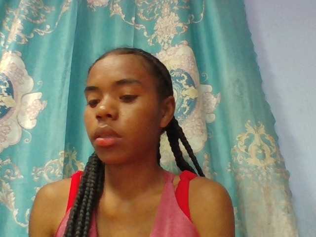 Emelie1a live cam on BongaCams