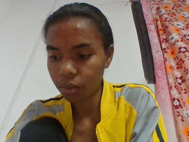 Emelie1a live cam on BongaCams