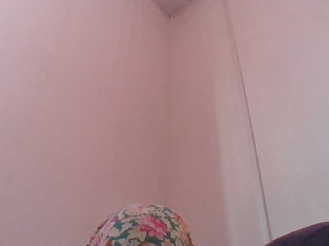 Emelie1a live cam on BongaCams