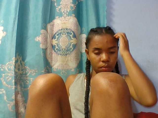 Emelie1a live cam on BongaCams