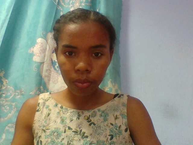 Emelie1a live cam on BongaCams