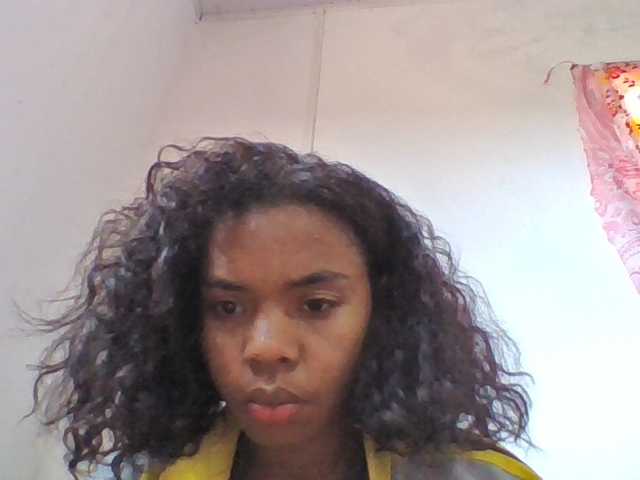 Emelie1a live cam on BongaCams