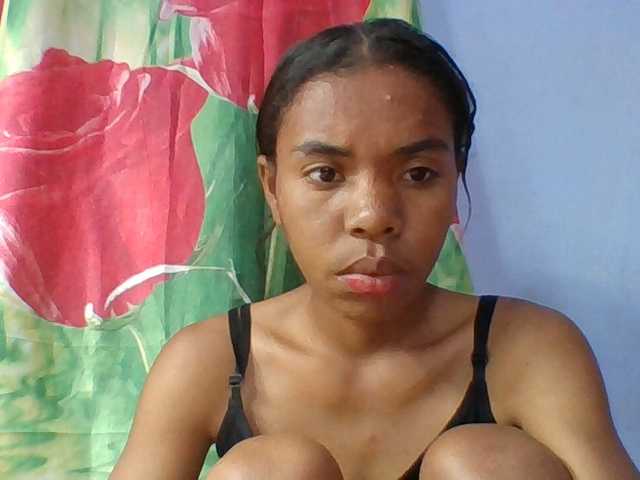 Emelie1a live cam on BongaCams
