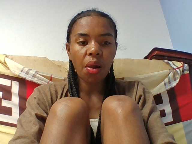 Emelie1a live cam on BongaCams