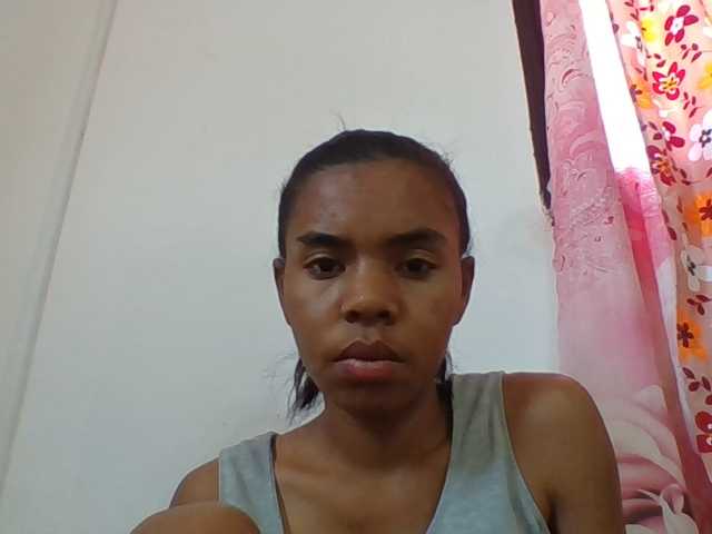 Emelie1a live cam on BongaCams