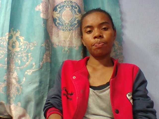 Emelie1a live cam on BongaCams