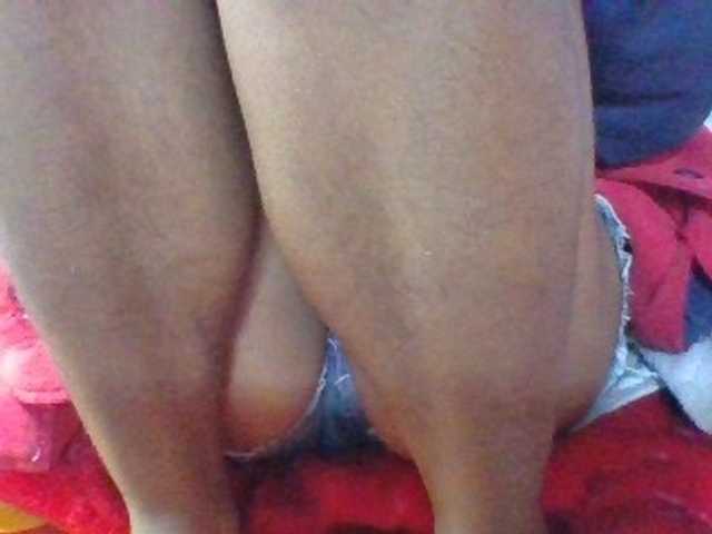 Emelie1a live cam on BongaCams