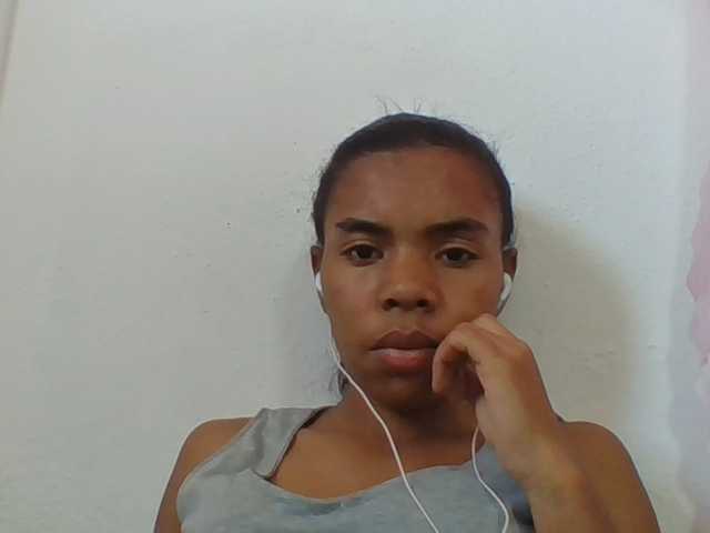 Emelie1a live cam on BongaCams