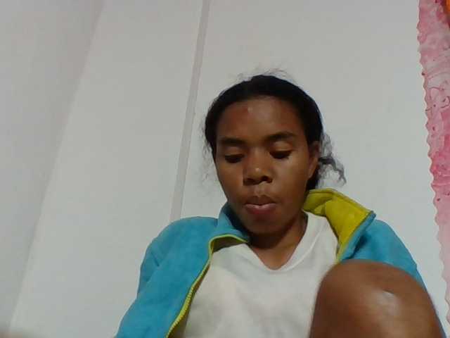 Emelie1a live cam on BongaCams