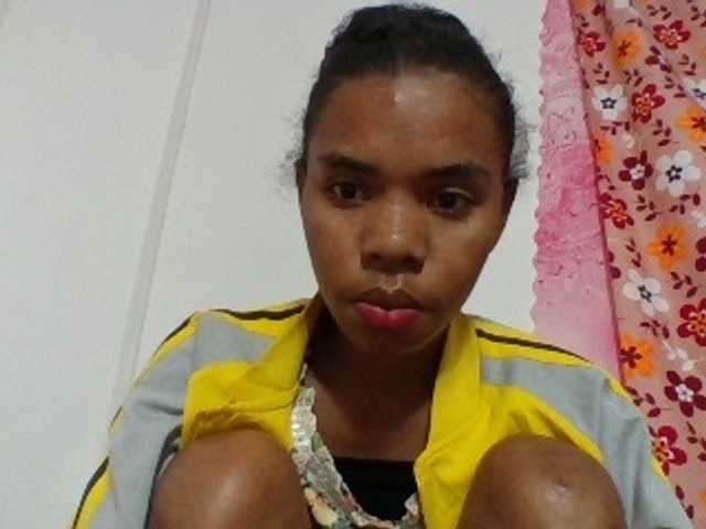 Emelie1a webcam bongacams model stream image