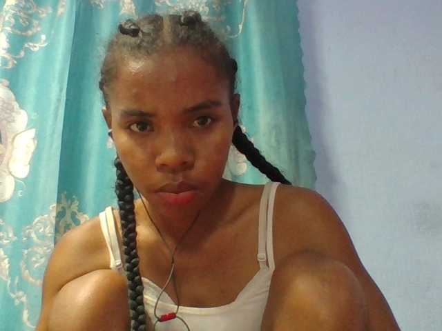 Emelie1a live cam on BongaCams