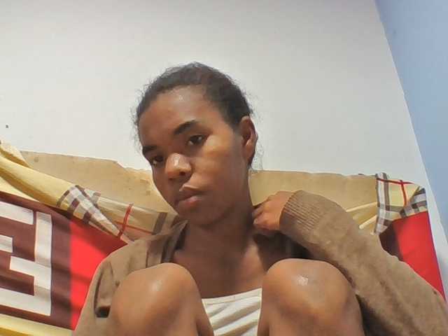 Emelie1a live cam on BongaCams