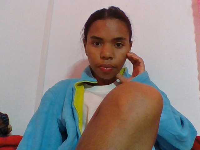 Emelie1a webcam bongacams model stream image