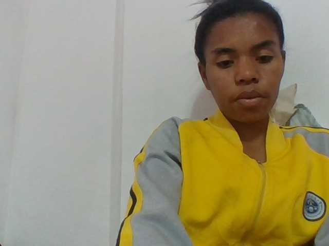 Emelie1a live cam on BongaCams