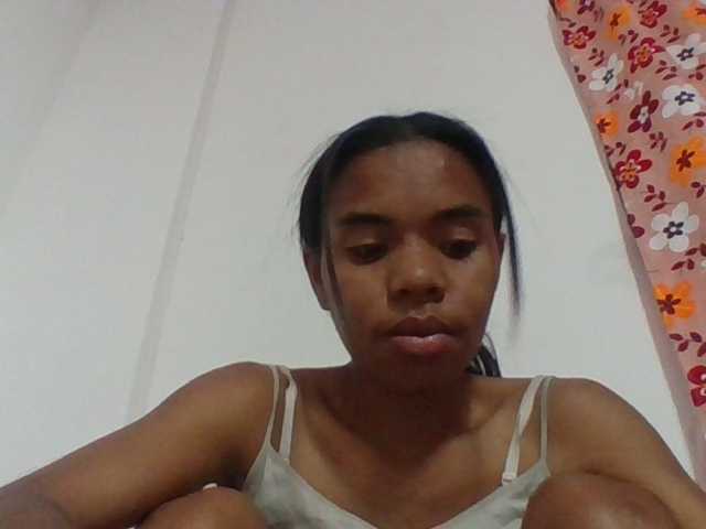 Emelie1a live cam on BongaCams