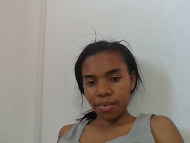 Emelie1a live cam on BongaCams