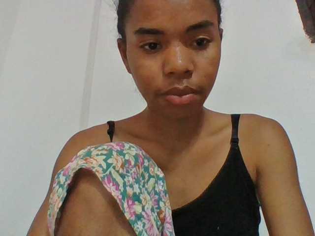 Emelie1a live cam on BongaCams