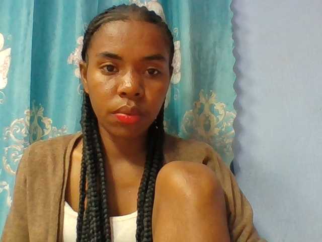 Emelie1a live cam on BongaCams
