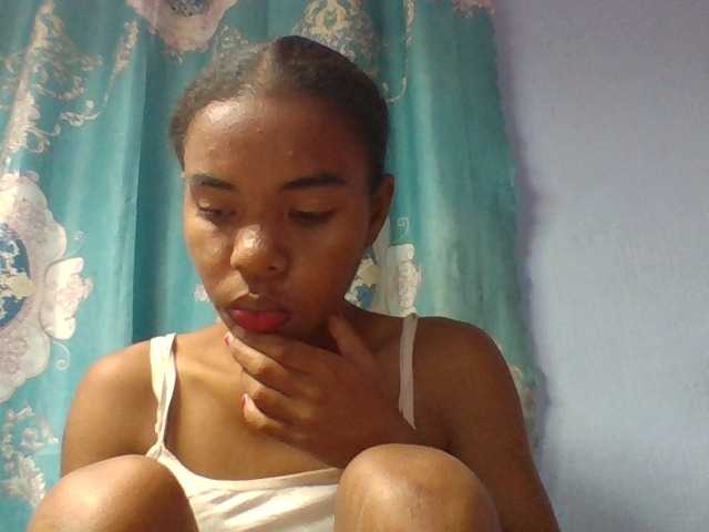 Emelie1a live cam on BongaCams