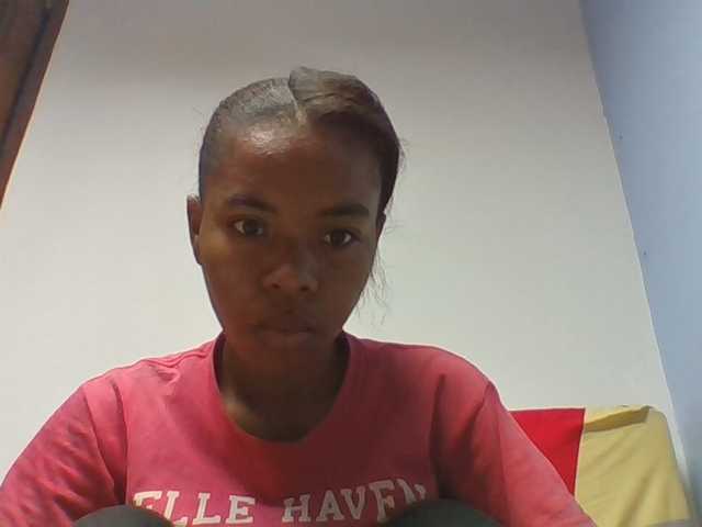 Emelie1a live cam on BongaCams