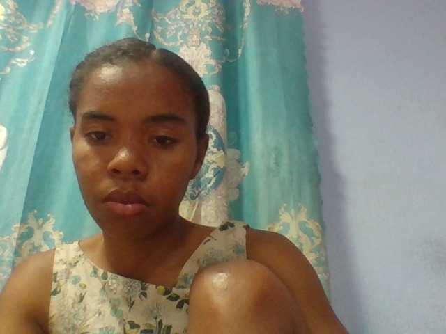 Emelie1a live cam on BongaCams