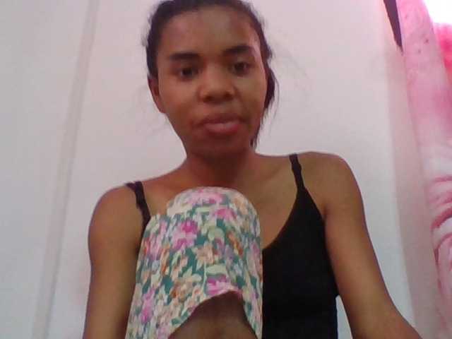 Emelie1a live cam on BongaCams