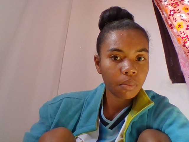 Emelie1a, live now on BongaCams