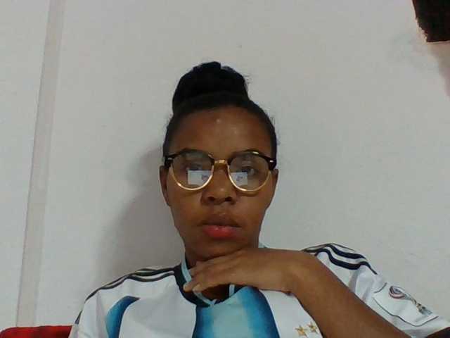Emelie1a live cam on BongaCams
