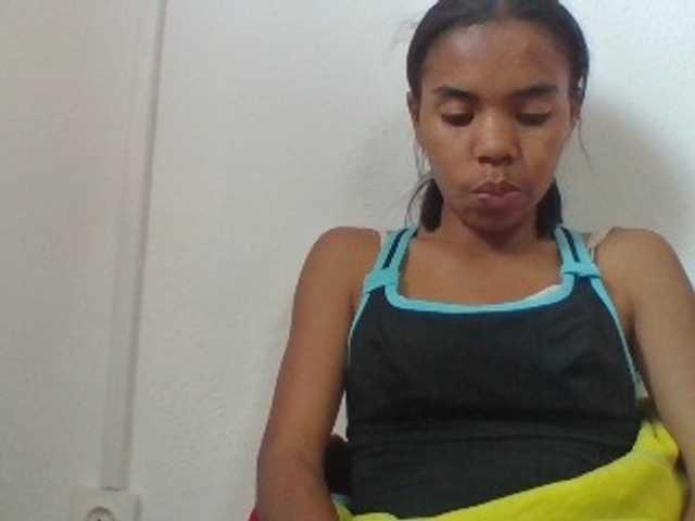 Emelie1a live cam on BongaCams