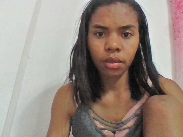 Emelie1a live cam on BongaCams