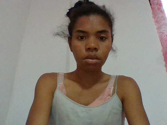 Emelie1a live cam on BongaCams