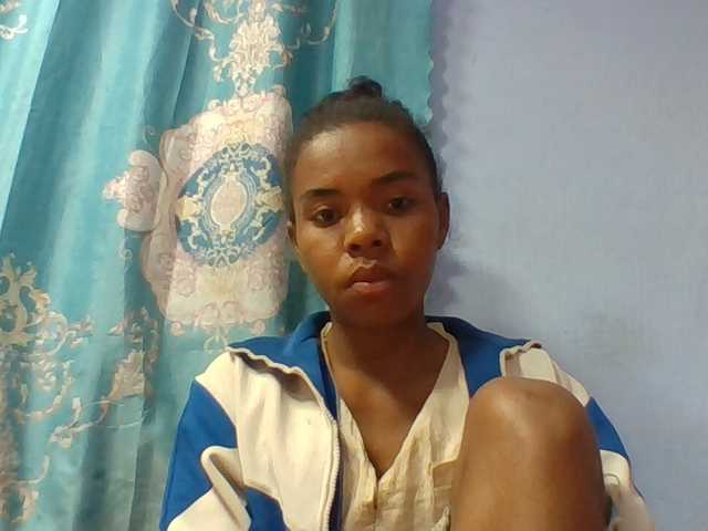 Emelie1a live cam on BongaCams
