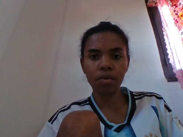 Emelie1a live cam on BongaCams