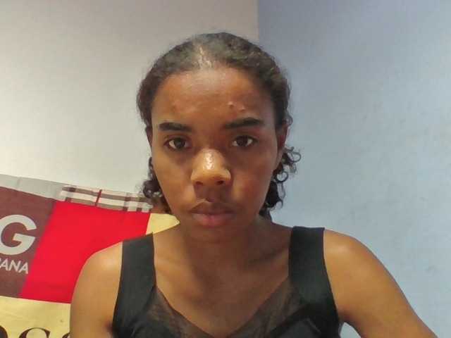 Emelie1a live cam on BongaCams